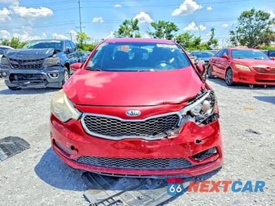 Piąte zdjęcie samochodu w środku: 2016 KIA FORTE LX VIN:KNAFK4A66G5614009 - miniatura