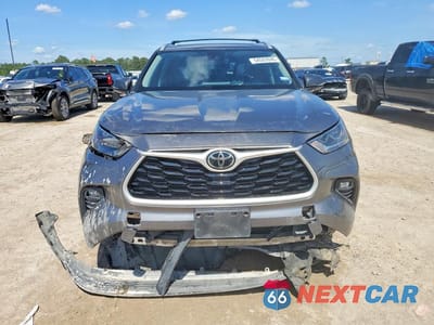 Piąte zdjęcie samochodu w środku: 2022 TOYOTA HIGHLANDER XLE VIN:5TDGZRAH9NS135947 - miniatura