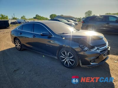 Czwarte zdjęcie samochodu z boku: 2016 CHEVROLET MALIBU LT VIN:1G1ZE5STXGF322397 - miniatura