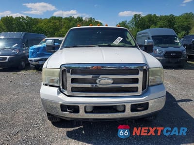 Piąte zdjęcie samochodu w środku: 2005 FORD F350 SUPER DUTY VIN:1FTWW33P45EC64125 - miniatura