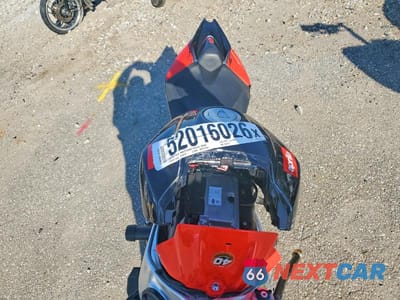 Piąte zdjęcie samochodu w środku: 2012 APRILIA RSV4 R-FACTORY VIN:ZD4RKU004CS001707 - miniatura