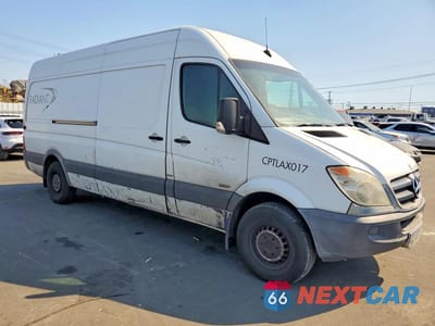 Czwarte zdjęcie samochodu z boku: 2013 MERCEDES-BENZ SPRINTER 2500 VIN:WD3PE8CC6D5754642 - miniatura