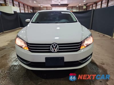 Piąte zdjęcie samochodu w środku: 2013 VOLKSWAGEN PASSAT SE VIN:1VWBP7A32DC012352 - miniatura