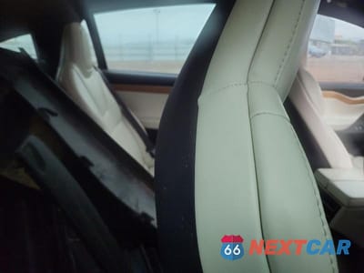 Zdjęcie 10 z 12 samochodu: 2019 TESLA MODEL X VIN:5YJXCBE24KF203263 - miniatura