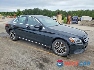 Czwarte zdjęcie samochodu z boku: 2016 MERCEDES-BENZ C 300 4MATIC VIN:55SWF4KB8GU135624 - miniatura