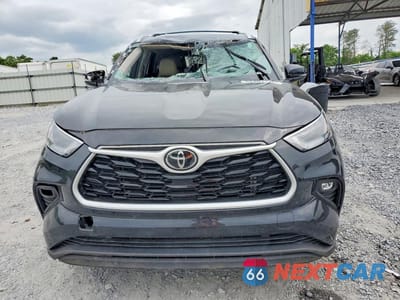 Piąte zdjęcie samochodu w środku: 2022 TOYOTA HIGHLANDER XLE VIN:5TDHZRBH2NS578170 - miniatura