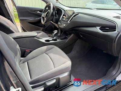 Piąte zdjęcie samochodu w środku: 2024 CHEVROLET MALIBU LT VIN:1G1ZD5ST9RF196457 - miniatura