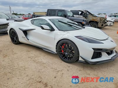 Czwarte zdjęcie samochodu z boku: 2024 CHEVROLET CORVETTE Z06 3LZ VIN:1G1YF2D33R5607259 - miniatura