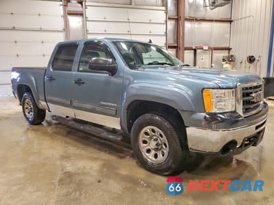 Czwarte zdjęcie samochodu z boku: 2010 GMC SIERRA K1500 SL VIN:3GTRKUEA6AG167177 - miniatura
