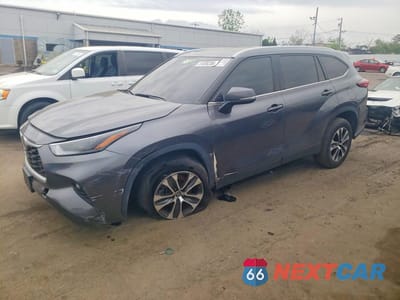 2022 TOYOTA HIGHLANDER XLE 5TDGZRAH1NS550678 - główne zdjęcie licytacji z USA - miniatura