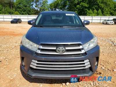 Piąte zdjęcie samochodu w środku: 2017 TOYOTA HIGHLANDER LE PLUS VIN:5TDZZRFH5HS194094 - miniatura