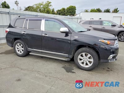 Czwarte zdjęcie samochodu z boku: 2013 TOYOTA HIGHLANDER PLUS VIN:5TDZA3EH0DS034334 - miniatura