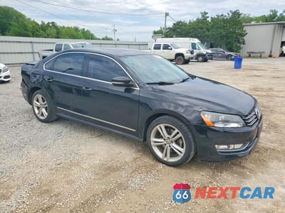 Czwarte zdjęcie samochodu z boku: 2014 VOLKSWAGEN PASSAT SEL VIN:1VWCN7A39EC111990 - miniatura