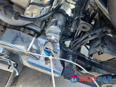 Zdjęcie 8 z 9 samochodu: 2005 HONDA VT750 CA VIN:JH2RC50325M102249 - miniatura