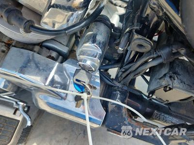 Zdjęcie 8 z 9 samochodu: 2005 HONDA VT750 CA VIN:JH2RC50325M102249 - miniatura