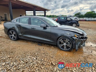 Czwarte zdjęcie samochodu z boku: 2022 VOLVO S60 B5 INSCRIPTION VIN:7JRL12TL2NG154205 - miniatura
