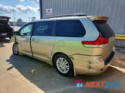 Drugie zdjęcie samochodu z przodu: 2014 TOYOTA SIENNA XLE 8-PASSENGER VIN:5TDYK3DC3ES517705 - miniatura