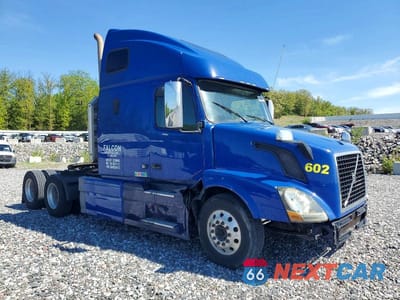 2016 VOLVO VN VNL 4V4NC9TH3GN938613 - główne zdjęcie licytacji z USA - miniatura