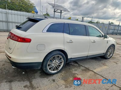 Trzecie zdjęcie samochodu z tyłu: 2013 LINCOLN MKT VIN:2LMHJ5AT5DBL56518 - miniatura