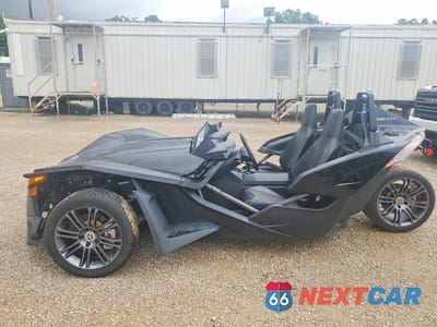 Trzecie zdjęcie samochodu z tyłu: 2017 POLARIS SLINGSHOT VIN:57XAASFA3H8120506 - miniatura