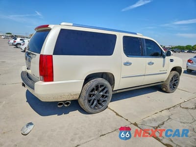 Trzecie zdjęcie samochodu z tyłu: 2010 CADILLAC ESCALADE ESV PREMIUM VIN:1GYUKJEF2AR173461 - miniatura