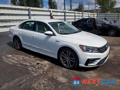 Czwarte zdjęcie samochodu z boku: 2017 VOLKSWAGEN PASSAT R-LINE VIN:1VWDT7A34HC039255 - miniatura