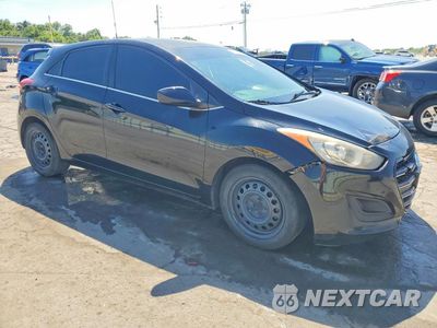Czwarte zdjęcie samochodu z boku: 2017 HYUNDAI ELANTRA GT BASE VIN:KMHD35LH5HU349632 - miniatura