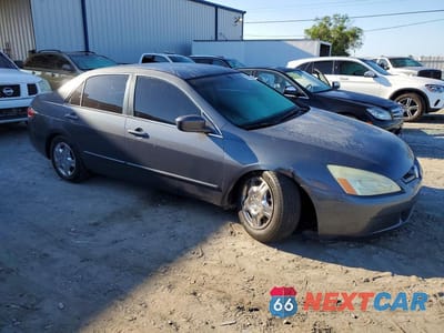 Czwarte zdjęcie samochodu z boku: 2004 HONDA ACCORD LX VIN:3HGCM56394G700635 - miniatura