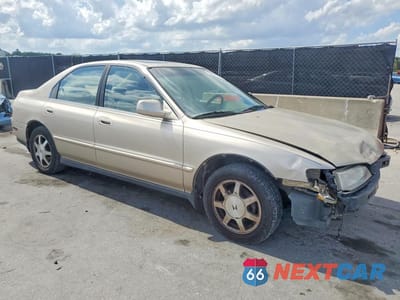 Czwarte zdjęcie samochodu z boku: 1994 HONDA ACCORD EX VIN:1HGCD5653RA104444 - miniatura
