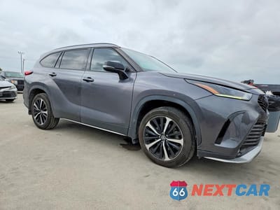 Czwarte zdjęcie samochodu z boku: 2022 TOYOTA HIGHLANDER XSE VIN:5TDJZRAH7NS108123 - miniatura
