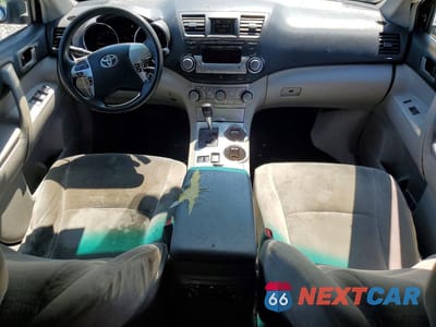 Zdjęcie 8 z 12 samochodu: 2011 TOYOTA HIGHLANDER BASE VIN:5TDBK3EH9BS088985 - miniatura