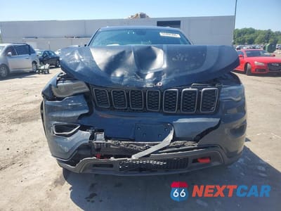 Piąte zdjęcie samochodu w środku: 2018 JEEP GRAND CHEROKEE TRAILHAWK VIN:1C4RJFLT7JC163550 - miniatura