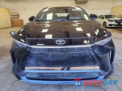 Piąte zdjęcie samochodu w środku: 2024 TOYOTA BZ4X XLE VIN:JTMAAAAA7RA047693 - miniatura