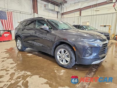 Czwarte zdjęcie samochodu z boku: 2022 CHEVROLET BLAZER 2LT VIN:3GNKBHR48NS226706 - miniatura