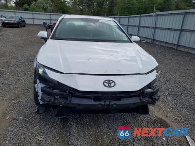 Piąte zdjęcie samochodu w środku: 2025 TOYOTA CAMRY SE VIN:4T1DBADK2SU034364 - miniatura
