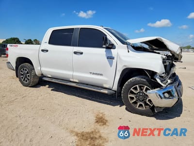 Czwarte zdjęcie samochodu z boku: 2017 TOYOTA TUNDRA SR5 VIN:5TFDW5F10HX659860 - miniatura