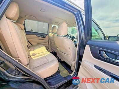 Zdjęcie 6 z 10 samochodu: 2017 NISSAN ROGUE SV VIN:5N1AT2MV8HC817543 - miniatura