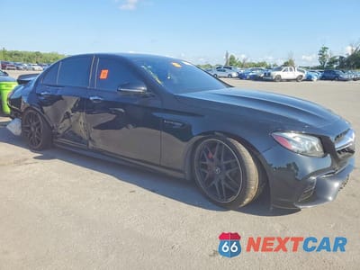 Czwarte zdjęcie samochodu z boku: 2018 MERCEDES-BENZ E 63 AMG-S VIN:WDDZF8KBXJA270759 - miniatura