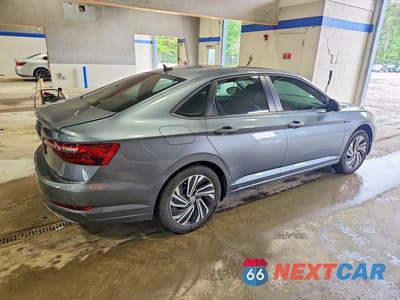 Trzecie zdjęcie samochodu z tyłu: 2021 VOLKSWAGEN JETTA SEL PREMIUM VIN:3VWG57BU1MM026244 - miniatura