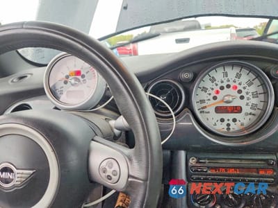 Zdjęcie 9 z 12 samochodu: 2005 MINI COOPER VIN:WMWRF33465TG11825 - miniatura