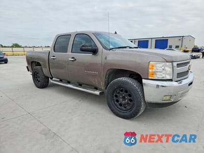 Czwarte zdjęcie samochodu z boku: 2012 CHEVROLET SILVERADO C1500 LT VIN:3GCPCSE03CG257728 - miniatura