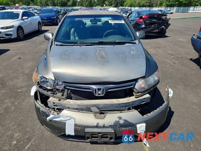 Piąte zdjęcie samochodu w środku: 2008 HONDA CIVIC LX VIN:2HGFG12618H515921 - miniatura