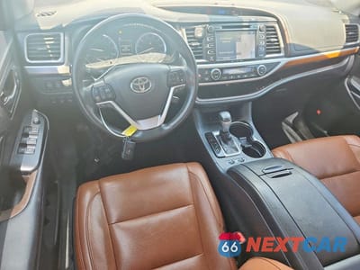 Zdjęcie 8 z 13 samochodu: 2019 TOYOTA HIGHLANDER LIMITED PLATINUM VIN:5TDDZRFH4KS995066 - miniatura