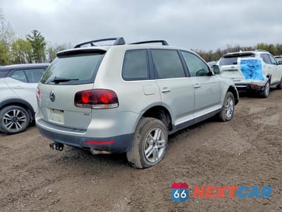 Trzecie zdjęcie samochodu z tyłu: 2010 VOLKSWAGEN TOUAREG TDI VIN:WVGFK6A96AD002782 - miniatura