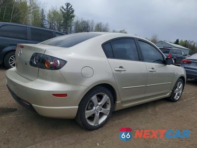 Trzecie zdjęcie samochodu z tyłu: 2004 MAZDA 3 S VIN:JM1BK123X41165828 - miniatura