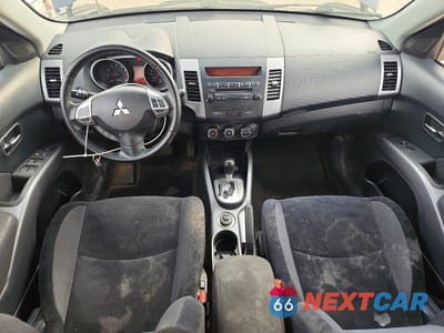 Zdjęcie 8 z 13 samochodu: 2012 MITSUBISHI OUTLANDER SE VIN:JA4JT3AXXCU605241 - miniatura