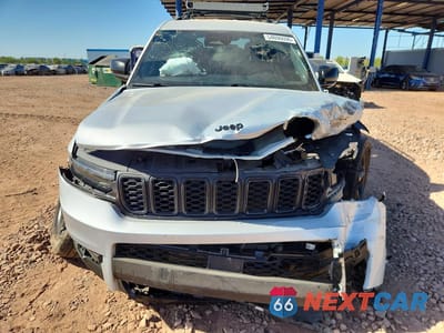 Piąte zdjęcie samochodu w środku: 2022 JEEP GRAND CHEROKEE L LAREDO VIN:1C4RJJAG9N8548481 - miniatura