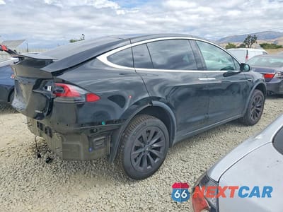 Trzecie zdjęcie samochodu z tyłu: 2018 TESLA MODEL X VIN:5YJXCDE27JF138418 - miniatura