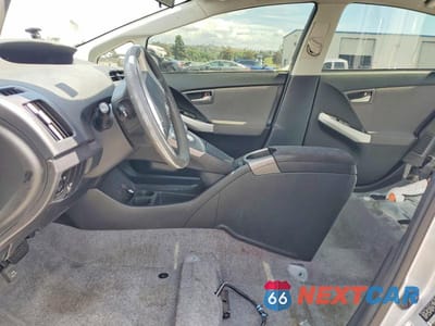 Zdjęcie 7 z 13 samochodu: 2015 TOYOTA PRIUS TWO VIN:JTDKN3DU5F0480151 - miniatura
