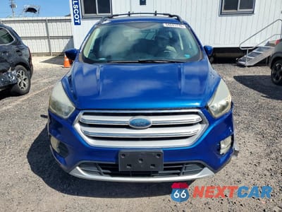 Piąte zdjęcie samochodu w środku: 2018 FORD ESCAPE SE VIN:1FMCU0GD9JUA04712 - miniatura